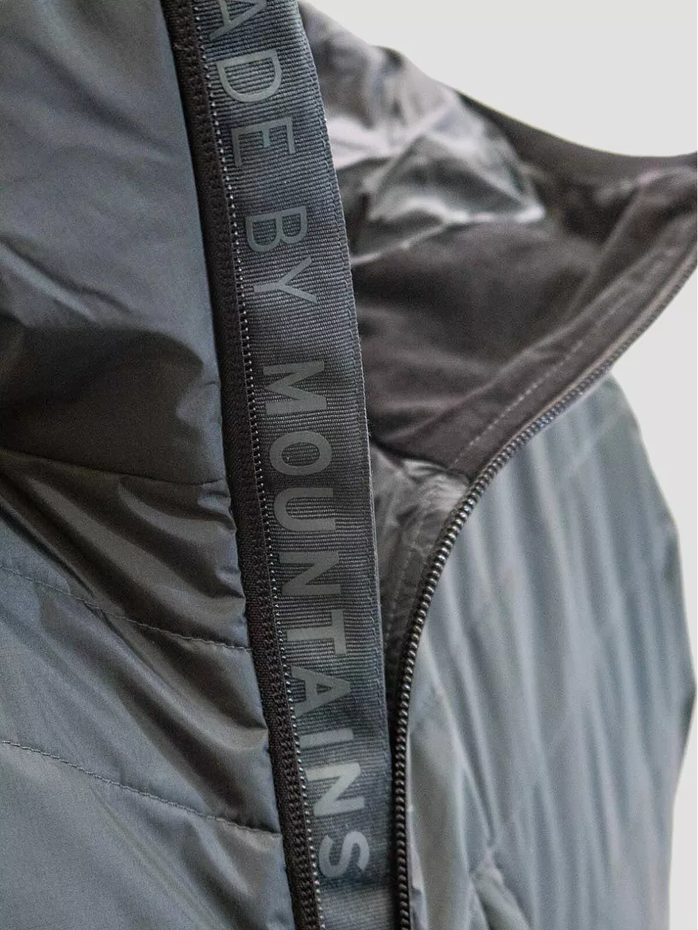 Mons Royale Merino Arete Wool Hood Insulator Jacket 6 Mons Royale Merino Arete Wool Hood Insulator Jacket – Bild 4